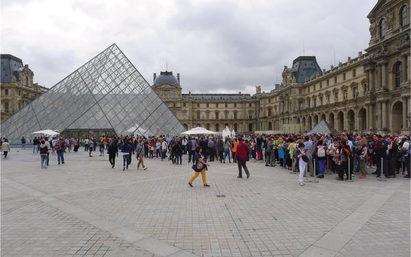 »Le Grand Louvre«  in Paris (F)