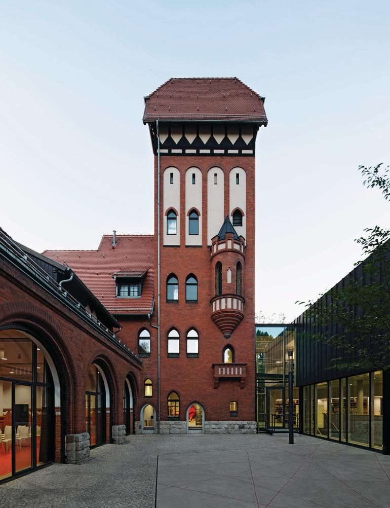 Mittelpunktbibliothek Alte Feuerwache in Berlin
