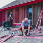 Im Rahmen einer Bauhütte bauen Studierende und Handwerker in Sundhausen (Thüringen) einen Konsum aus DDR-Zeiten nach und nach zum neuen Landzentrum um.