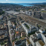 Blick über den Hauptbahnhof auf den Zürichsee