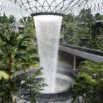 Innenraumbegrünung im Flughafen Jewel in Singapur