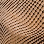 Formfeld-Akustikpaneele aus Holz mit algorithmisch gestalteter Oberfläche