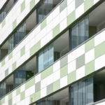 Fassade mit grünen Farbdetails