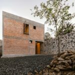 Backstein-Architektur: Nakasone House von Escobedo Soliz in Mexiko-Stadt