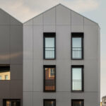 Aparthotel in Portugal mit Faserzementtafeln: Fassade mit Feinschliff