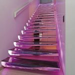 cantilevered_acrylic_staircase_4.jpg