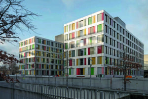 Luisenblock West in Berlin von Sauerbruch Hutton - Interimsgebäude in Holzmodulbauweise für Bundestagsabgeordnete