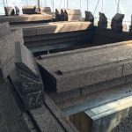 abgeschrägte Blöcke für die Dachpyramiden