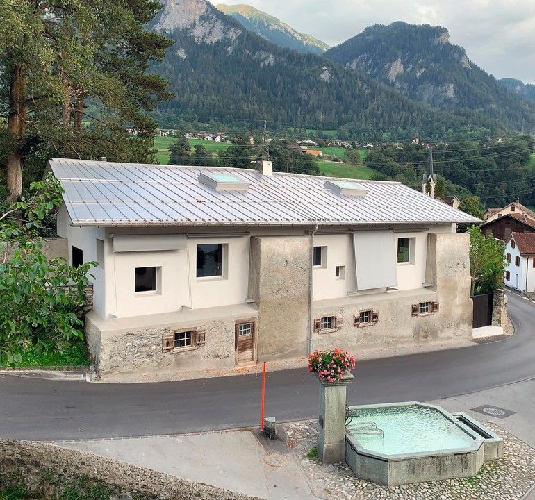Haus im Stall in Fürstenau (CH)