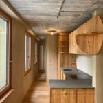 Das junge Architekturbüro camponovo baumgartner beantwortet beim Projekt »Pour Denise« die Frage nach Türen in Singlewohnungen klar mit Nein.