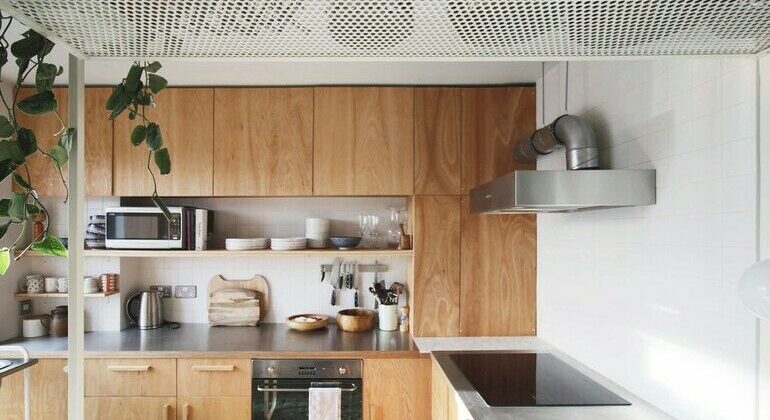 »Lubetkin Apartment« nennt das STUDIO NAAMA seinen Umbau einer Wohnung in einem Hochhaus von Berthold Lubetkin.