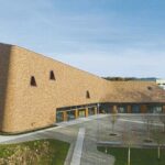 Das neue Besucherzentrum eines Herstellers für Bio-Lebensmittel von Haas Cook Zemmrich Studio 2050 ist Begegnungsort und Bildungsstätte.